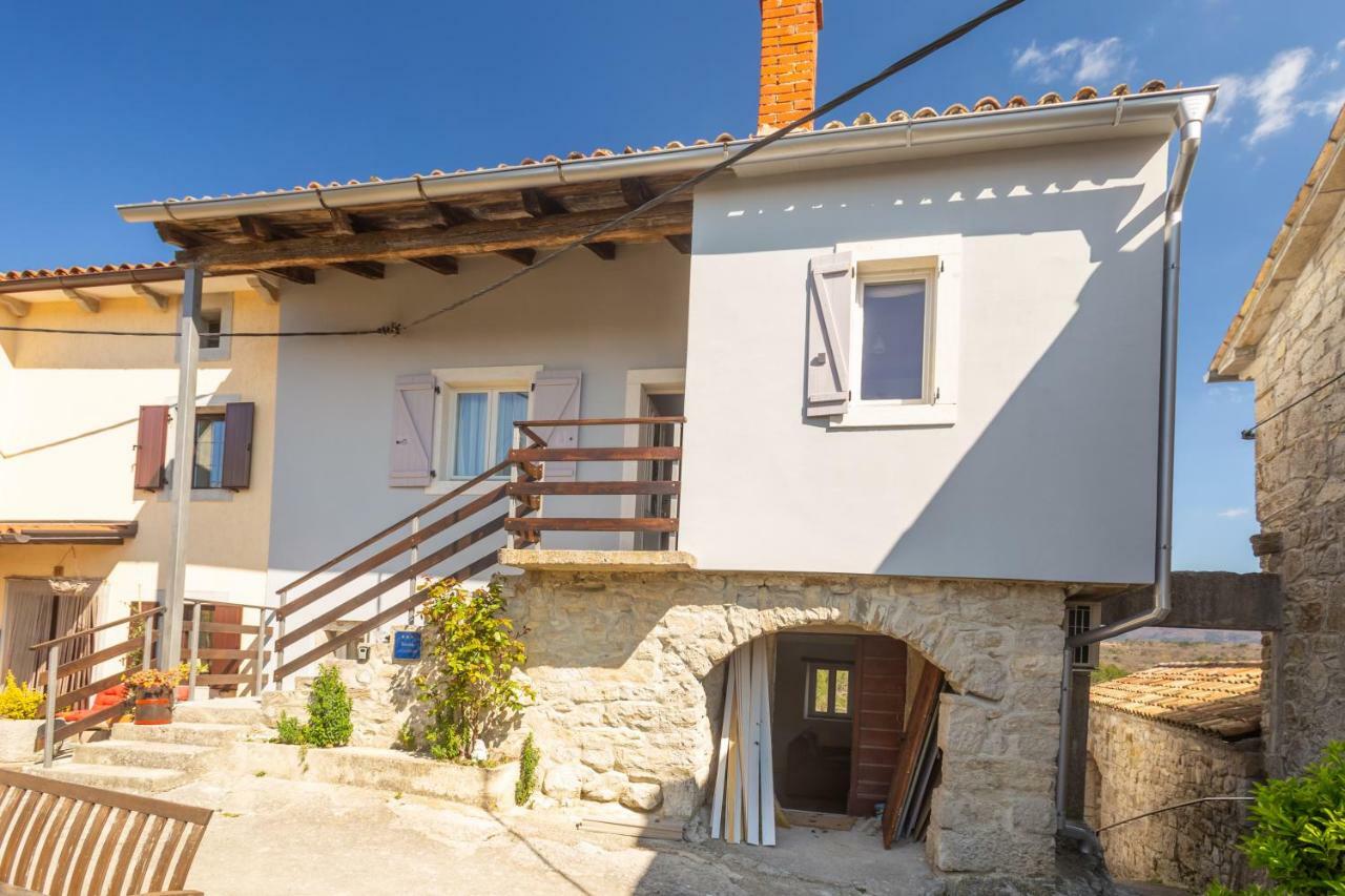 Apartament Adorma Hum Zewnętrze zdjęcie